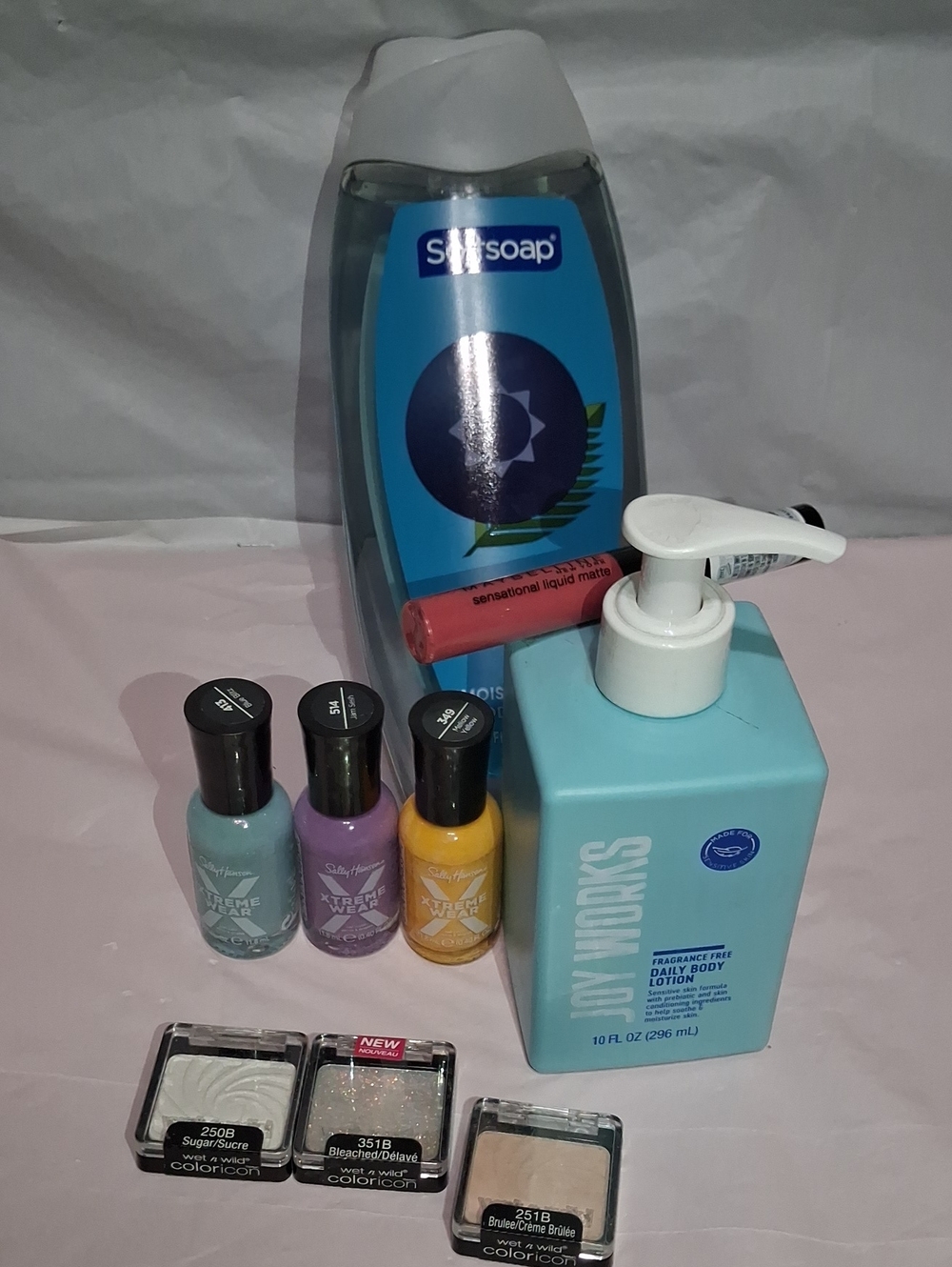 ✨ NIB 9-Piece Beauty & Bath Bundle - Softsoap, BBW, Maybelline, Wet n Wild ✨